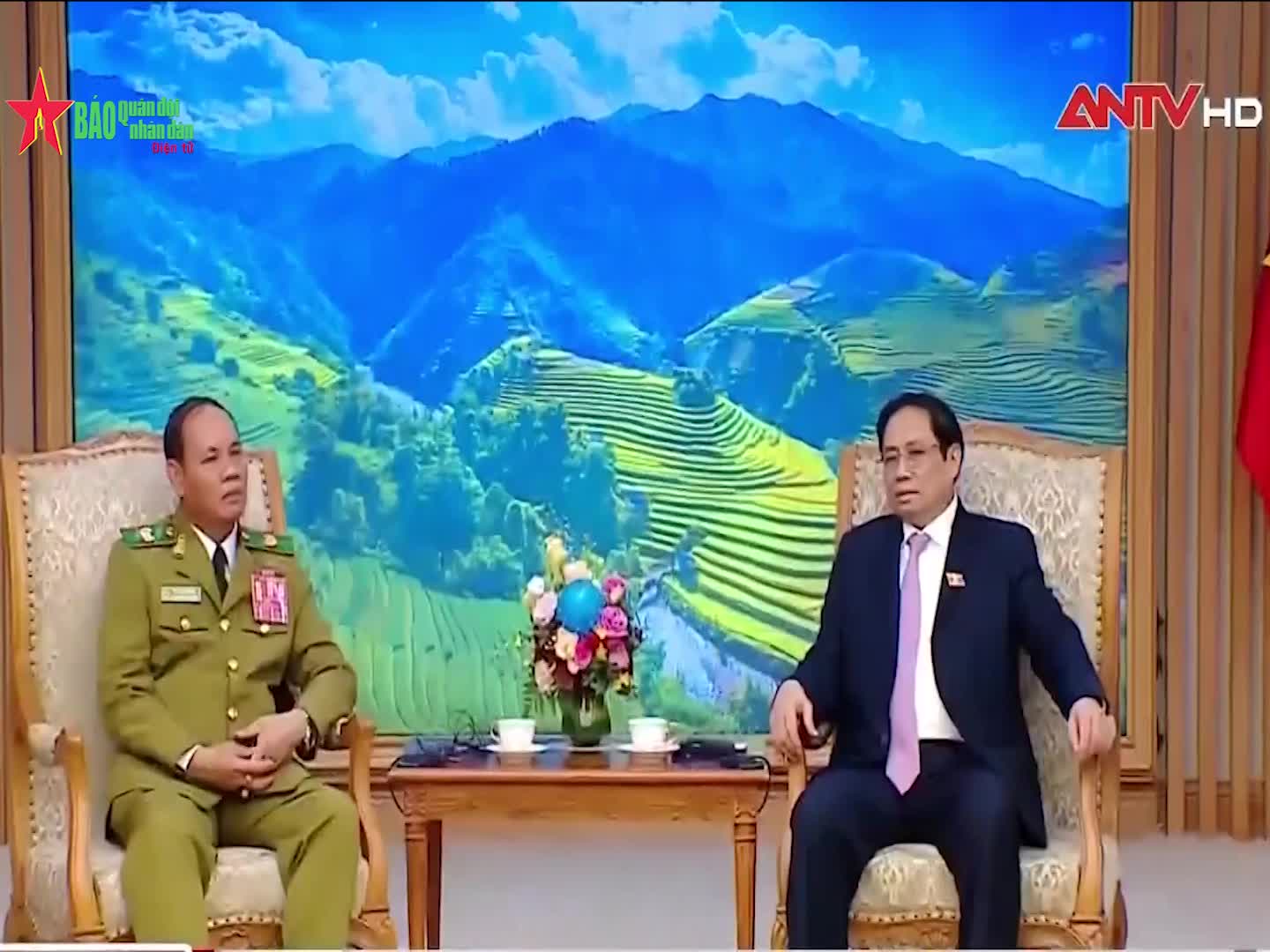 Video: ນາຍົກລັດຖະມົນຕີຫວຽດນາມ ຕ້ອນຮັບຮອງນາຍົກລັດຖະມົນຕີ, ລັດຖະມົນຕີກະຊວງປ້ອງກັນຄວາມສະຫງົບ ລາວ
